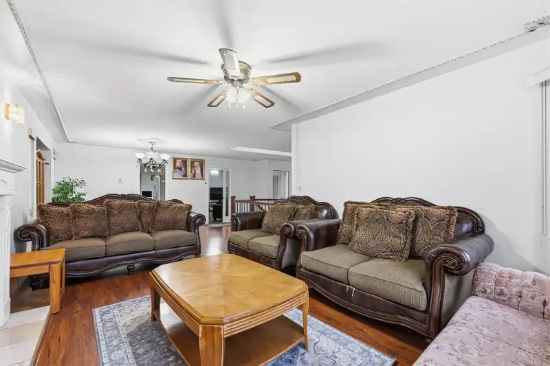 7076 122A STREET - photo 4 of 40