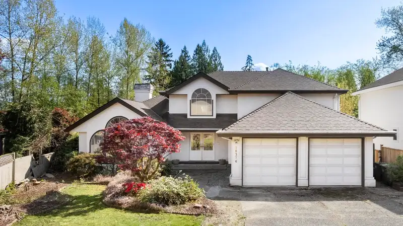16374 77 AVENUE - photo 4 of 40