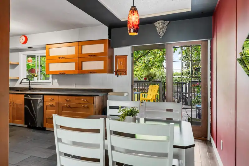 14073 ANTRIM ROAD - photo 4 of 26