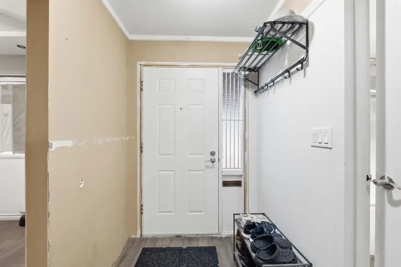 13323 71B AVENUE - photo 2 of 25