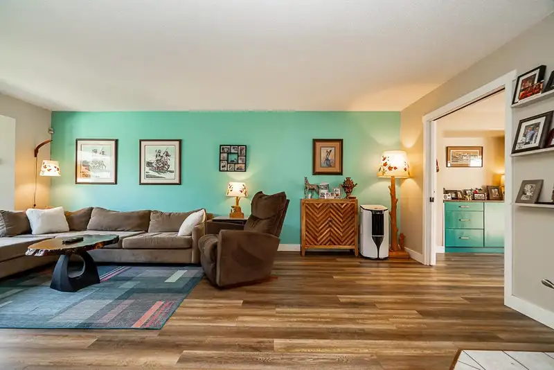 13322 82B AVENUE - photo 4 of 27