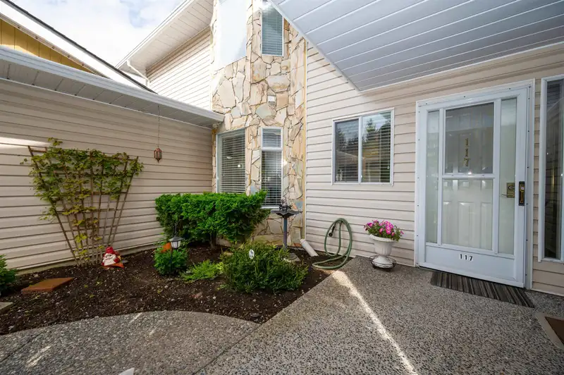 117 10584 153 STREET - photo 4 of 40