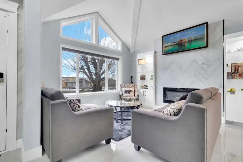 18239 68 AVENUE - photo 3 of 35