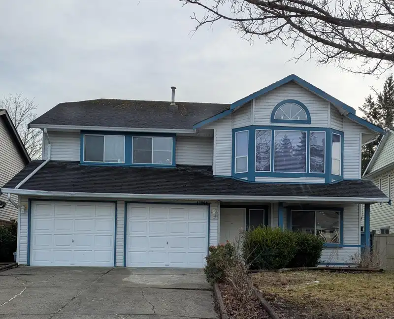 11844 98 AVENUE - photo 1 of 20