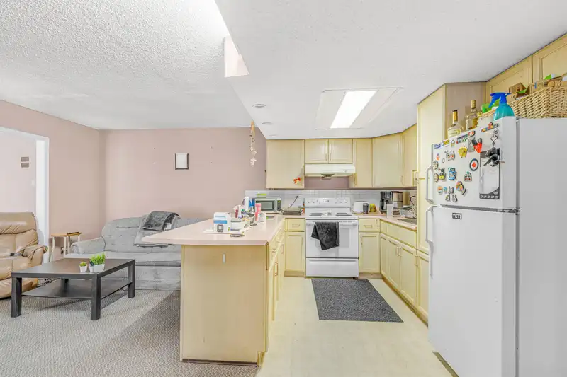 11844 98 AVENUE - photo 2 of 20