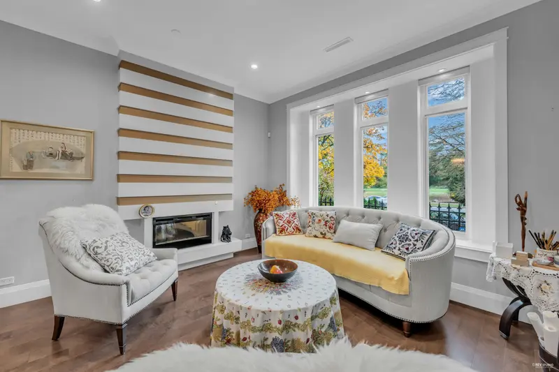 4217 W 16TH AVENUE - photo 4 of 25