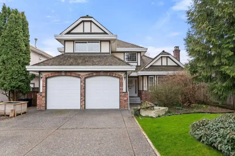 15636 112 AVENUE - photo 1 of 40