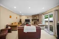 5686 125A STREET - thumbnail 10