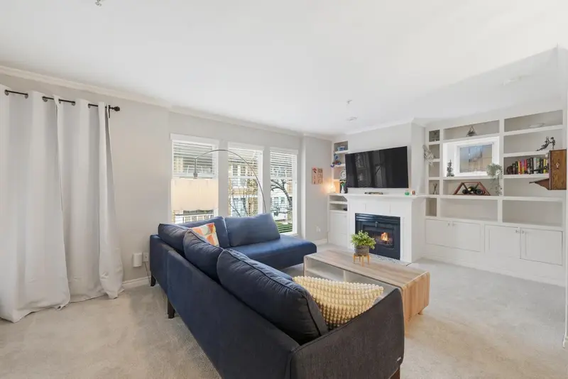 W206 639 W 14TH AVENUE - photo 1 of 25