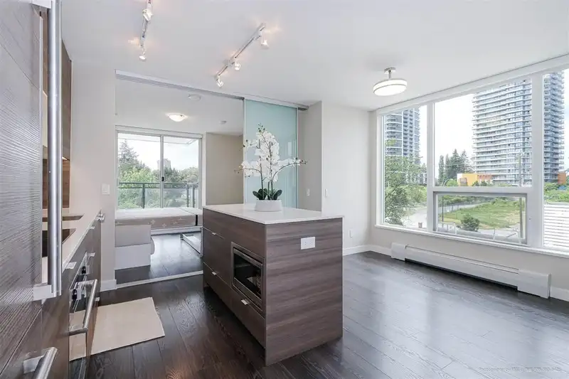 602 13398 104 AVENUE - photo 1 of 11