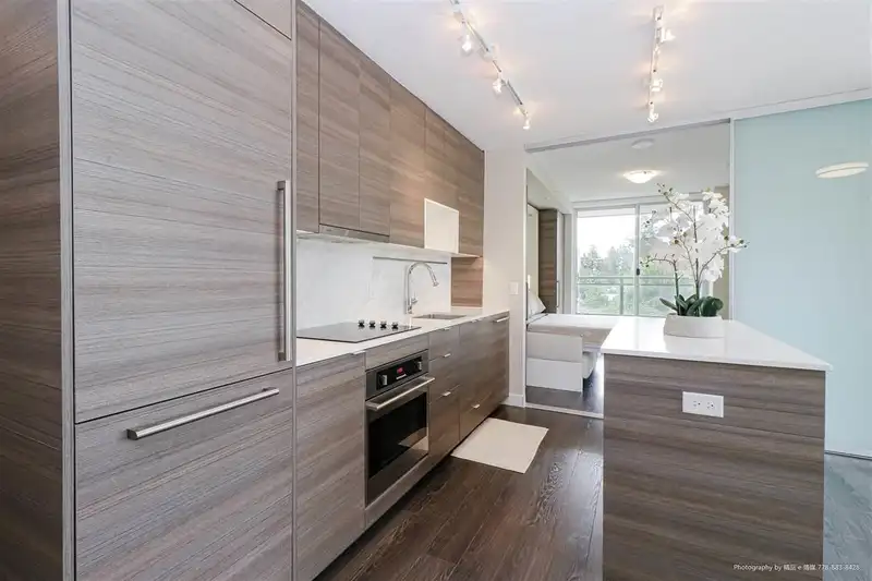 602 13398 104 AVENUE - photo 3 of 11