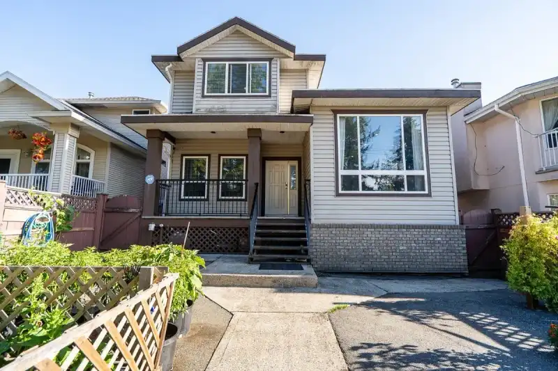 12538 64TH AVENUE - photo 1 of 40
