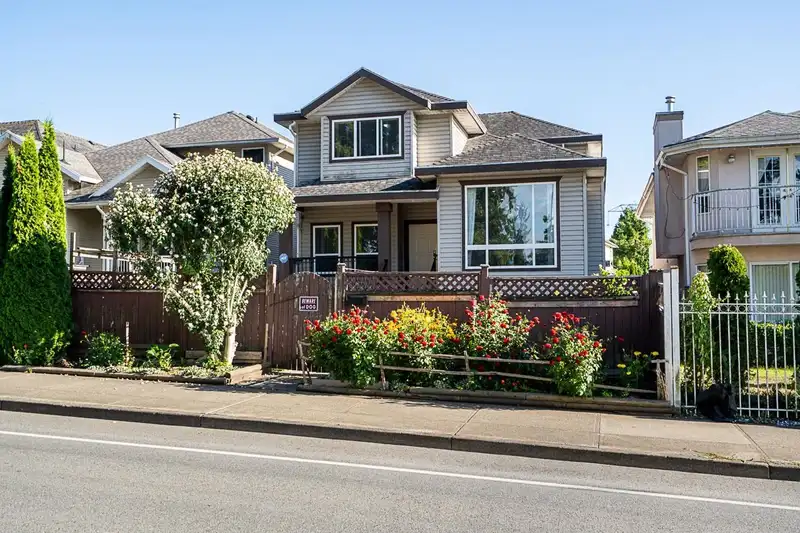 12538 64TH AVENUE - photo 2 of 40