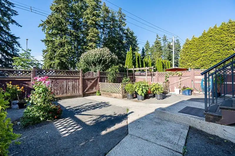 12538 64TH AVENUE - photo 4 of 40