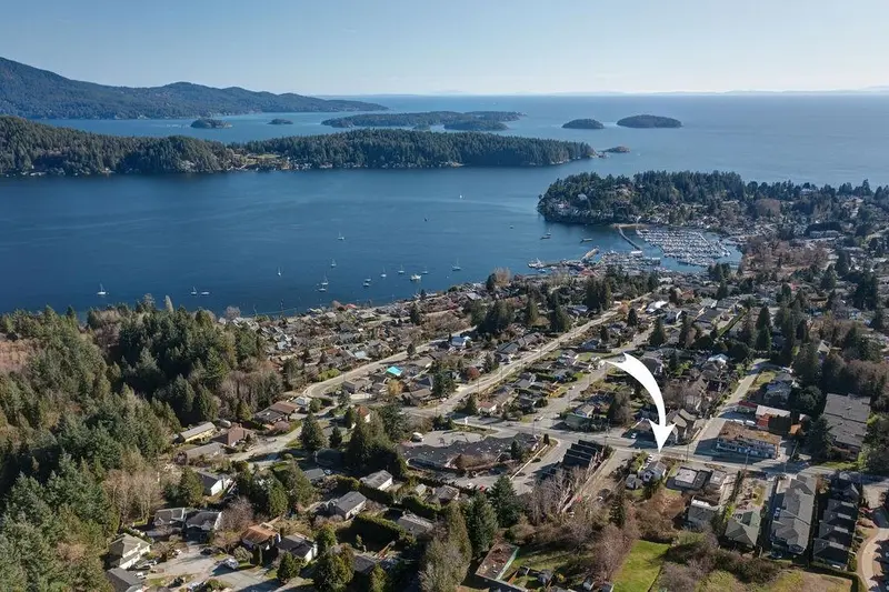 702 GIBSONS WAY - photo 1 of 25