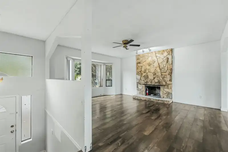7258 140A STREET - photo 2 of 2