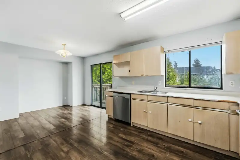 7258 140A STREET - photo 3 of 24