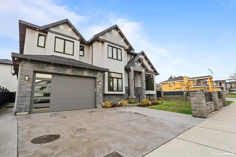15595 80 AVENUE - photo 2 of 31