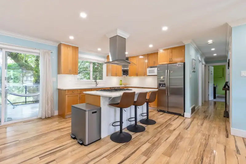 5813 180 STREET - photo 3 of 36