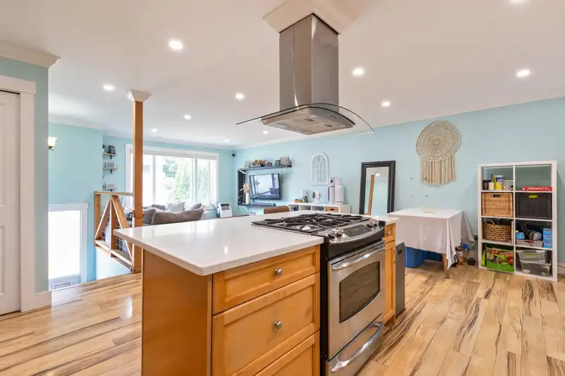 5813 180 STREET - photo 4 of 36