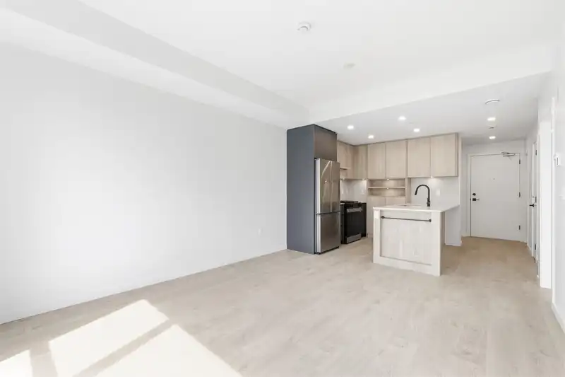 107 19577 65B AVENUE - photo 2 of 14