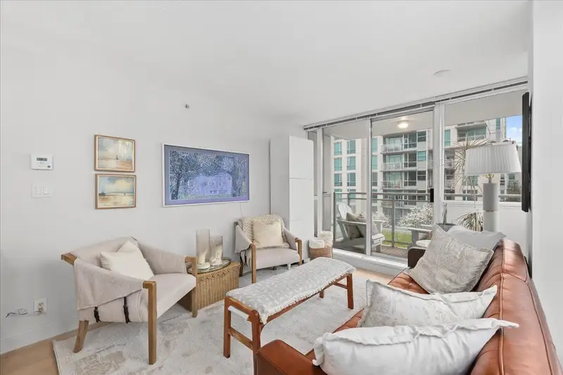 708 188 E ESPLANADE - photo 4 of 25