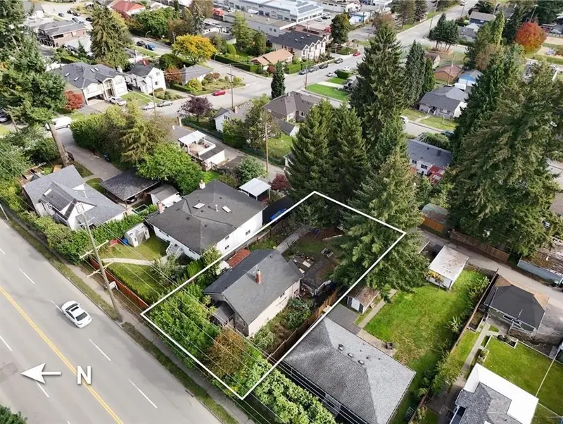 112 TENTH AVENUE - photo 2 of 6