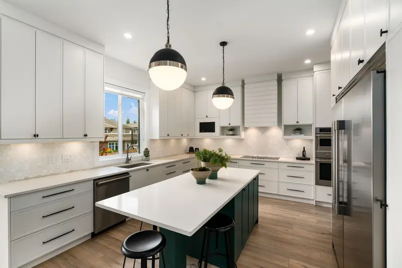 21050 72 AVENUE - photo 4 of 24