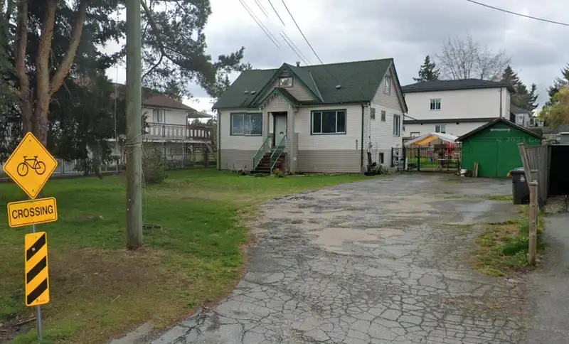 13850 GROSVENOR ROAD - photo 1 of 2