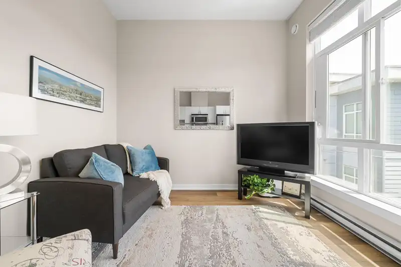 513 13728 108 AVENUE - photo 2 of 18