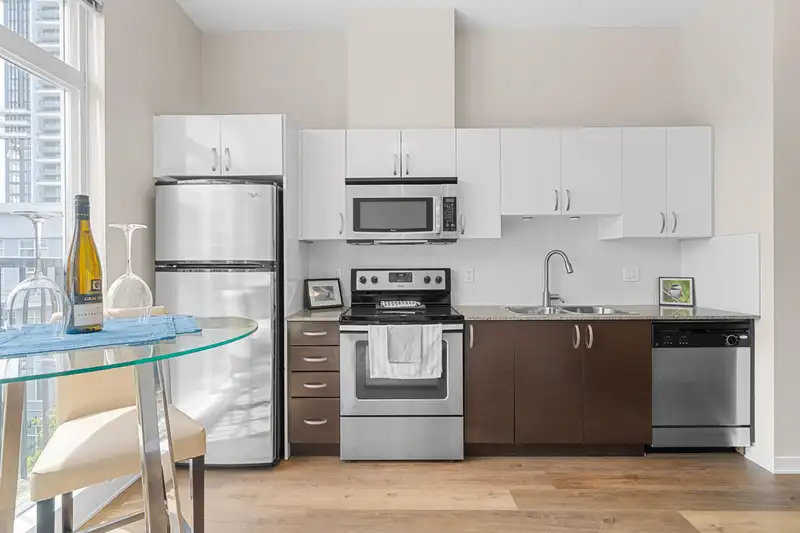513 13728 108 AVENUE - photo 3 of 18