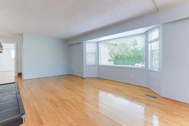 13134 98A AVENUE - photo 4 of 40