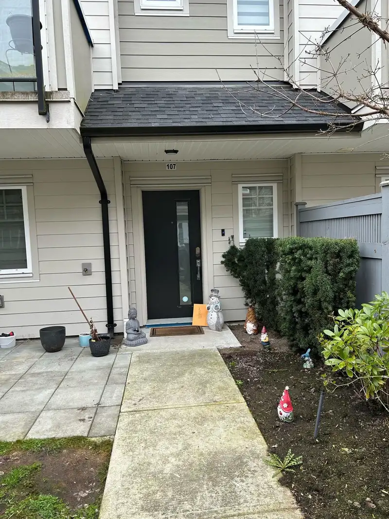 107 13898 64 AVENUE - photo 1 of 12