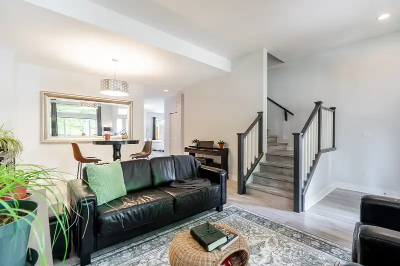 6125 150A STREET - photo 4 of 34