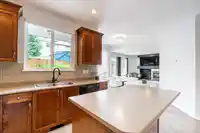 6125 150A STREET - thumbnail 8