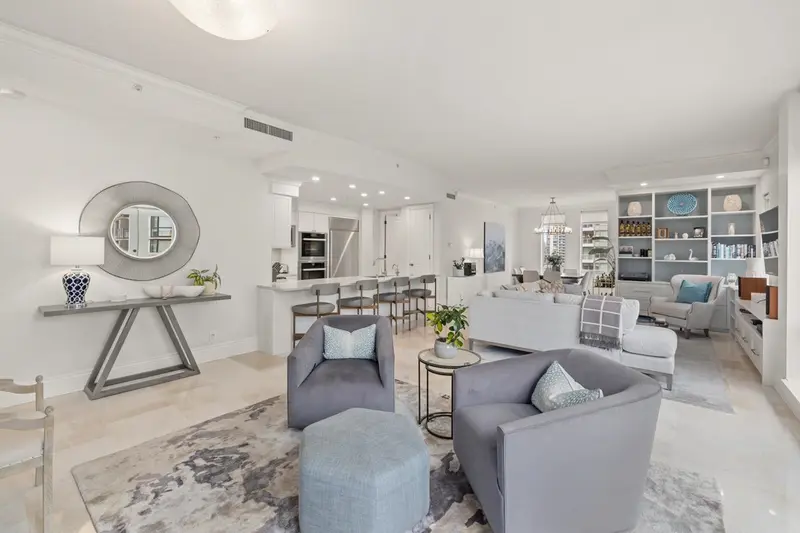 1102 1280 RICHARDS STREET - photo 4 of 25