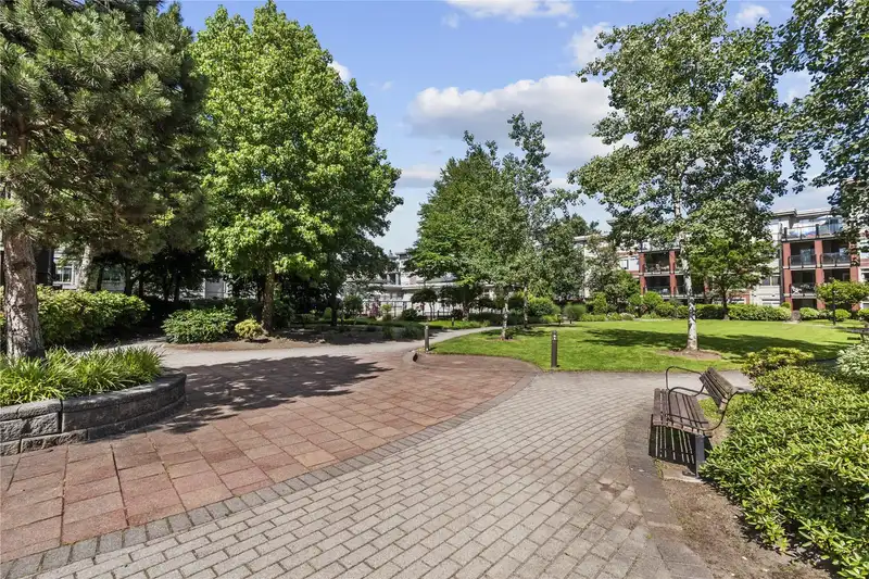 312 15385 101A AVENUE - photo 3 of 8
