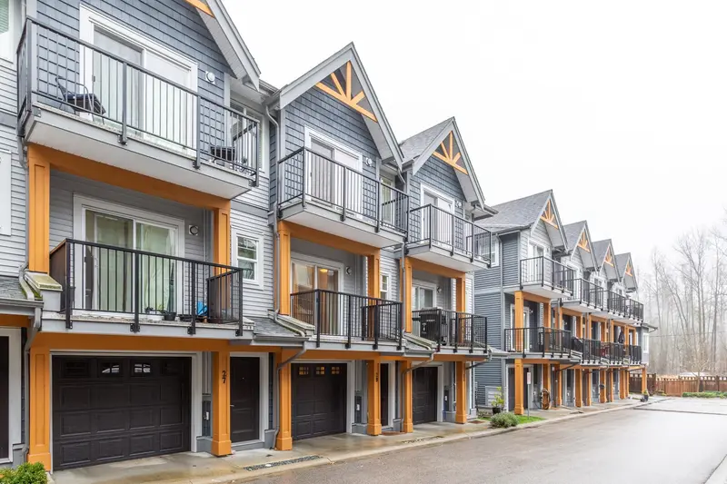 29 22810 113 AVENUE - photo 1 of 25