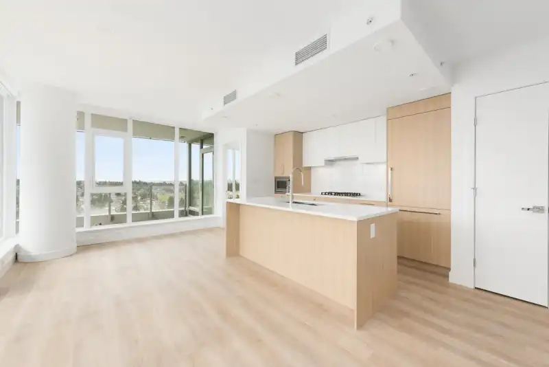 1802 9675 KING GEORGE BOULEVARD - photo 1 of 38