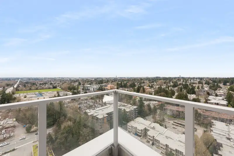 1802 9675 KING GEORGE BOULEVARD - photo 4 of 38