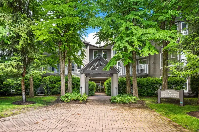 318 15150 108 AVENUE - photo 1 of 34