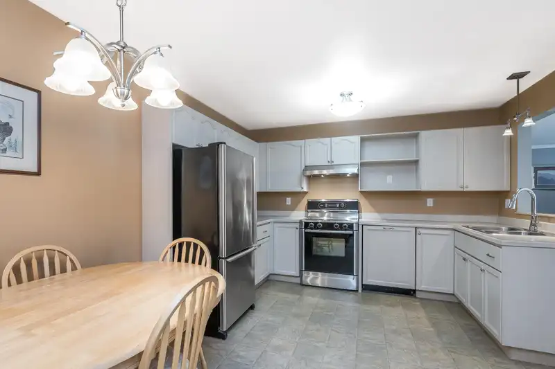 217 9299 121 STREET - photo 4 of 35