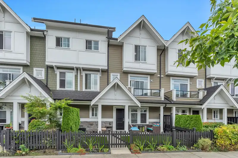 17 7374 194A STREET - photo 2 of 35