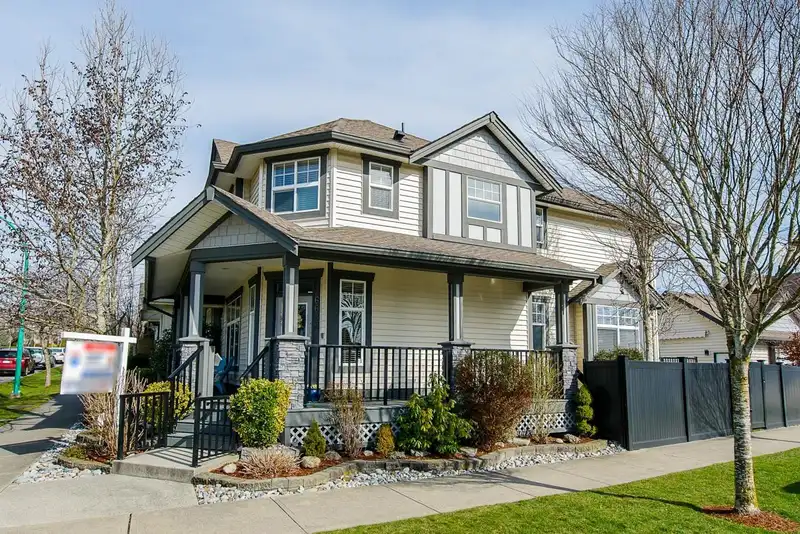6602 193A STREET - photo 2 of 25