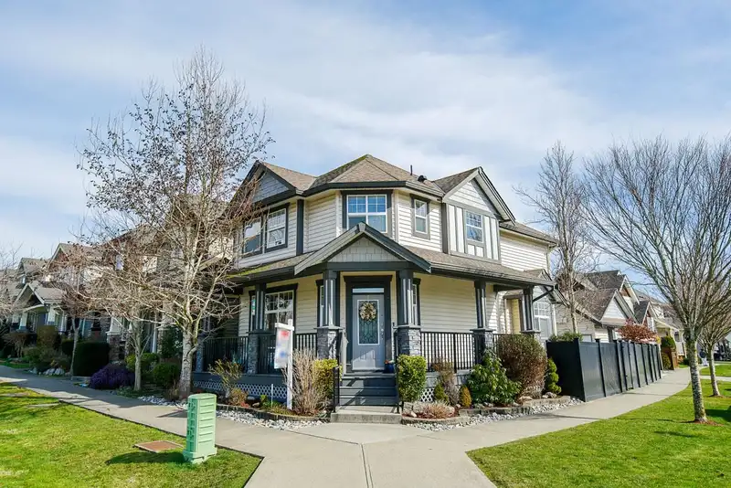 6602 193A STREET - photo 3 of 25