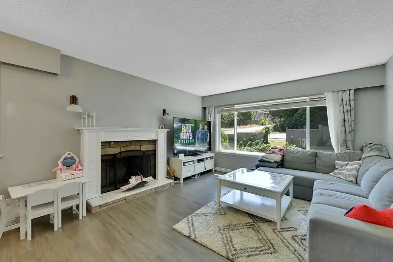 14169 115A AVENUE - photo 2 of 34