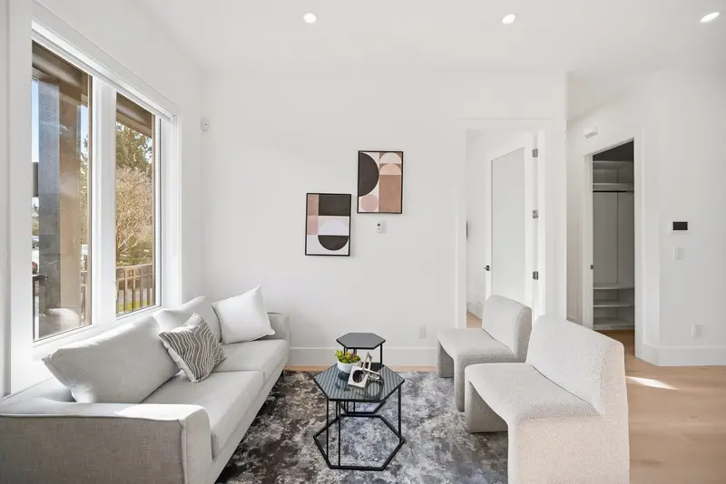 1 6139 ASHWORTH AVENUE - photo 4 of 25