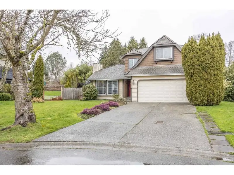6091 174A STREET - photo 2 of 40