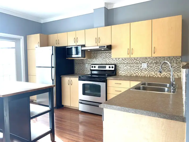 27 14952 58 AVENUE - photo 1 of 18