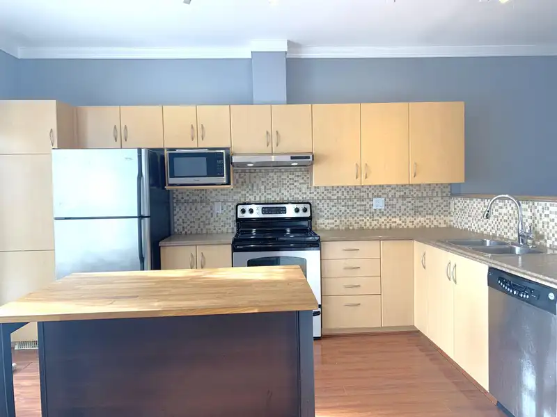 27 14952 58 AVENUE - photo 2 of 18